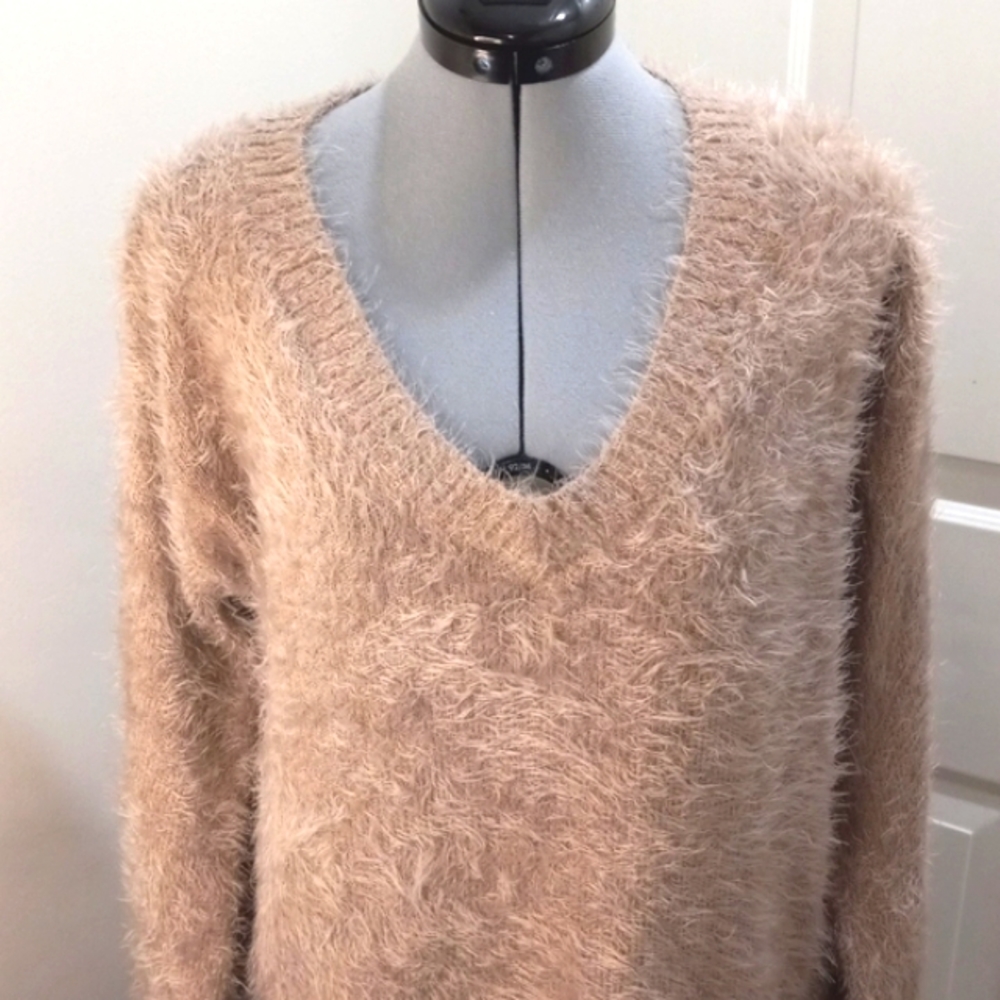 Philosophy Beige Eyelash V-Neck  Sweater Size Small